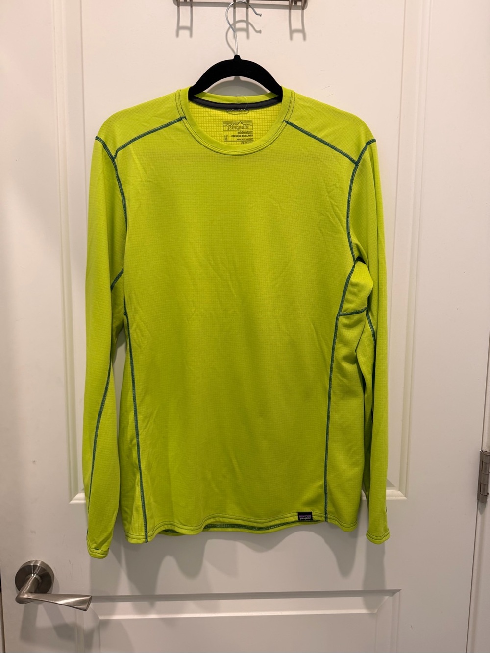 Patagonia Midweight
Capilene Baselayer Size M
Yellow Long Sleeve Shirt